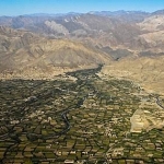 باشندگان پروان ادعا دارند که طالبان کمک‌های بشری را فقط به افراد و بستگان خود شان توزیع می‌کنند